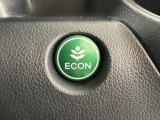 【eコンスイッチ】低燃費運転をサポートするECONモード。スイッチをONすると、エンジンやトランスミッション、A/Cなどを協調制御し、燃費の向上に貢献。エコドライブの効果を高めます。