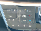 オートエアコンで温度調整も楽チン!四季を問わず快適に運転することが出来ます。