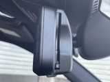 【ルームミラー一体型ETC】BMWといえばルームミラー一体型のETC。ドライバーから差し込めるかたちになっておりますので、差し忘れの際も慌てずにご利用いただけます。