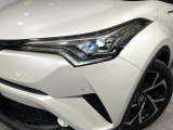 【シーケンシャルターンランプ付きLEDヘッドライト】人気の『流れるウィンカー』付きのLEDヘッドライトを装備♪高級感はもちろん、点灯時は存在感たっぷりで他車からも認識されやすく安心です。