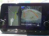 【アラウンドビューモニター】空から見下ろした映像がナビ画面にて確認可能です。駐車もラクラクですよ♪