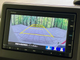 【バックカメラ】駐車時に後方がリアルタイム映像で確認できます。大型商業施設や立体駐車場での駐車時や、夜間のバック時に大活躍!運転スキルに関わらず、今や必須となった装備のひとつです!
