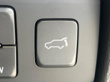 【パワーバックドア】スマートキーや運転席のボタンを押すだけでリアゲートが自動で開閉します!荷物を持っている時や、高い位置にあるバックドアを閉める際に便利な機能です♪