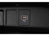 USBジャックも装備されているので、スマートフォンなどの充電もラクラクですね♪