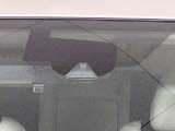 【エマージェンシーブレーキ】走行中に前方の車両等を認識し、衝突しそうな時は警報とブレーキで衝突回避と被害軽減をアシスト。より安全にドライブをお楽しみいただけます。