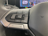 ◆クルーズコントロールにレーダーセンサーを組み合わせ、先行車を測定し設定されたスピードを上限に自動で加減速を行います。一定の車間距離を維持することで、長距離走行でのドライバーの疲労を低減させます。