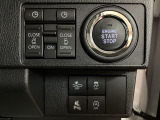リヤのスライドドアを電動で開閉することが可能になっています☆運転席からもリモコンキーからもドアのハンドルからも開閉が可能です☆