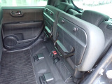 ◆チップアップ&ダイブダウン機構付【ULTR SEAT】は後席座面を左右分割で跳ね上げることができます。トランクで積載できない背の高い荷物をラクラク収納できます。ホンダ車ならではの人気装備です。