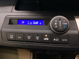 オートエアコンで、毎日のドライブを快適に。温度、風量を自動で調整し、理想的な車内環境を提供します。プラズマクラスター技術搭載の、フルオートエアコン。空気の浄化や脱臭に効果があります。