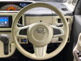 インテリアに合わせたデザインのステアリングは、運転される方のことも考え、運転しやすい形状、大きさです。是非一度、実際に触ってお確かめください。
