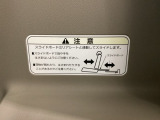 後席を前方へスライドさせることで荷室にゆとりが生まれ、荷物の量に応じて柔軟に使える便利なスペースになります。