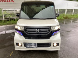 【HID】ディスチャージヘッドライトが装備されています。夜間走行時や雨の日に明るく安全に前方を照らすことが出来ます。対向車からも見えやすいので相手に接近を知らせることも出来ます。