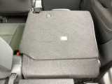 リアシートは簡単に倒すことができるので、ラゲッジルームも広がります。