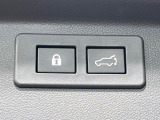 【パワーバックドア】スマートキーや運転席のボタンを押すだけでリアゲートが自動で開閉します!荷物を持っている時や、高い位置にあるバックドアを閉める際に便利な機能です♪