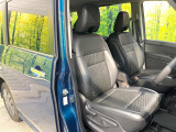 運転席シート廻りは使用感も少なく、良好な状態となっています。前オーナー様が丁寧に使っていたことがよくわかりますね。