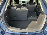 荷室は6:4分割可倒式シートバックにより3人乗車時にも多くの荷物が積めます。