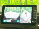 【マルチビューカメラシステム】専用のカメラにより、上から見下ろしたような視点で360度クルマの周囲を確認することができます☆死角部分も確認しやすく、狭い場所での切り返しや駐車もスムーズに行えます。