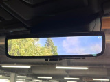 【デジタルインナーミラー】後席の大きな荷物や同乗者で後方が確認しづらい時でも安心!カメラが撮影した車両後方の映像をルームミラー内に表示。クリアな視界で状況の確認が可能です!