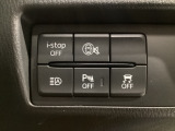 i-ACTIVSENSEミュートスイッチを押すと、車線逸脱警報、ブラインドスポットモニタリングなどのシステムが作動した際の警報音が無くなります。警報音の消音で運転中の煩わしさが緩和します♪