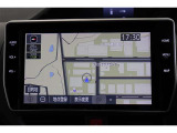 純正10インチナビを装備。専用の設計ですっきりとしたデザイン。大きな画面で見やすく操作もしやすいです☆ハンズフリー通話や音楽再生が出来るBluetoothも対応♪