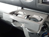 ドリンクホルダー★すぐ手が届く位置にドリンクホルダーを装備しています。運転中の水分補給もご安心です♪