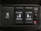【両側パワースライドドア】両側がパワースライドドアになっており、運転席のスイッチやスマートキーでも開閉が可能です!開口部も広いので乗り降りも楽々♪