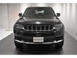 Jeep伝統の7スロットグリルが存在感ありますね。