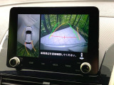 【マルチアラウンドモニター】専用のカメラにより、上から見下ろしたような視点で360度クルマの周囲を確認することができます☆死角部分も確認しやすく、狭い場所での切り返しや駐車もスムーズに行えます。
