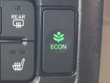 【eコンスイッチ】低燃費運転をサポートするECONモード。スイッチをONすると、エンジンやトランスミッション、A/Cなどを協調制御し、燃費の向上に貢献。エコドライブの効果を高めます。