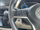 手元のスイッチでオーディオ操作出来ます☆視線をずらさなくて良いので安全運転にも一役かっていますね♪
