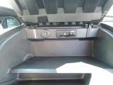 運転席側収納ETCとUSB接続ソケットです。