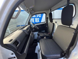 【撥水シート】スノボやダイビング等でありがちな汚れや濡れも心配無用の撥水シート♪雨の日に傘や荷物でシートが濡れたり、飲み物をこぼしたりした時もサッと拭いてきれいになるから大助かり♪
