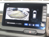 バックをするとき自動でリアの様子が映る『リアカメラ』付き!画面で確認しながらバックができますから安心ですね。でも、目視も大切ですよ!安全第一でお願いします!