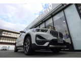 BMWの代名詞の【キドニーグリル】グリルが腎臓のように見えるので【キドニー】と呼ばれるようになりました。一目見ただけでBMWであると認識できる確固たるアイコンとして存在感を放ちます。