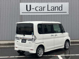 後席ガラスとリアガラスは、車内が見え難いプライバシーダークガラスになっています。紫外線から乗員を保護し、外部からのプライバシーも守ってくれますよ☆