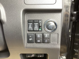 スライドドアの開閉スイッチやエンジン始動ボタン、横滑りを防止するVSA等のスイッチは運転席の右側、手の届きやすい位置にあります。