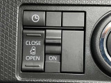 片側電動スライドドアのスイッチ付です。車内からもスイッチひとつで楽にドアの開閉が可能です。電動なので開閉時に力を使う必要がなく、半ドアになることもありません!