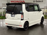 狭い駐車場でも、スライドドアならチャイルドシートへのお子さまの乗降や荷物の積載もスムーズ。とても便利な【助手席側。電動スライドドア】ドアハンドを少し引くだけでリアドアが自動開閉します。