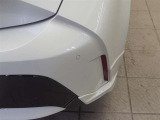 コーナーセンサーを車両の前後に装備。障害物までの距離に王位手警告音を変えてお知らせ。縦列駐車時や駐車場・車庫などでの取り回しをサポートします。詳細は販売店スタッフまでお尋ねください。