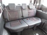 3列目シートは車内全体を爽快に見渡せて、座り心地も快適に。すべてのシートの居心地を、とことん追求しました。