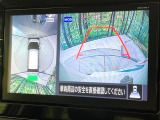 【アラウンドビューモニター】専用のカメラにより、上から見下ろしたような視点で360度クルマの周囲を確認することができます☆死角部分も確認しやすく、狭い場所での切り返しや駐車もスムーズに行えます。