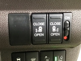 【両側パワースライドドア】両側がパワースライドドアになっており、運転席のスイッチやスマートキーでも開閉が可能です!開口部も広いので乗り降りも楽々♪