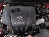 「SKYACTIV-G(ガソリン)」は、規格外の高圧縮を実現し、世界のエンジン技術者に驚きを与えました。さらに、それを維持したままノッキングの発生を抑え、熱効率を向上、走りにも寄与したエンジンです。