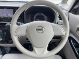 インテリアに合わせたデザインのステアリングは、運転される方のことも考え、運転しやすい形状、大きさです。是非一度、実際に触ってお確かめください。