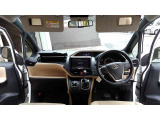 見晴らしのいいコクピット!広い範囲を見渡すことができ、ロングドライブでも疲れにくいです♪