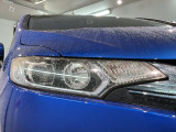 LEDヘッドライトは、点灯の瞬間から最大光量を発揮し、突然暗くなるトンネルなどでの安定感を高めます。