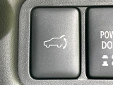 【パワーバックドア】スマートキーや運転席のボタンを押すだけでリアゲートが自動で開閉します!荷物を持っている時や、高い位置にあるバックドアを閉める際に便利な機能です♪