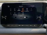 メーカー装着の9インチメモリーナビが装備済みです。