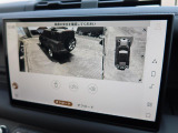 【3Dサラウンドカメラ】周囲の安全確認をアシストする機能です。3D車外ビュー、360&deg;オーバーヘッドビューを 利用して、狭いスペースでも安心、スムーズに運転操作ができます。
