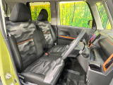運転席シート廻りは使用感も少なく、良好な状態となっています。前オーナー様が丁寧に使っていたことがよくわかりますね。